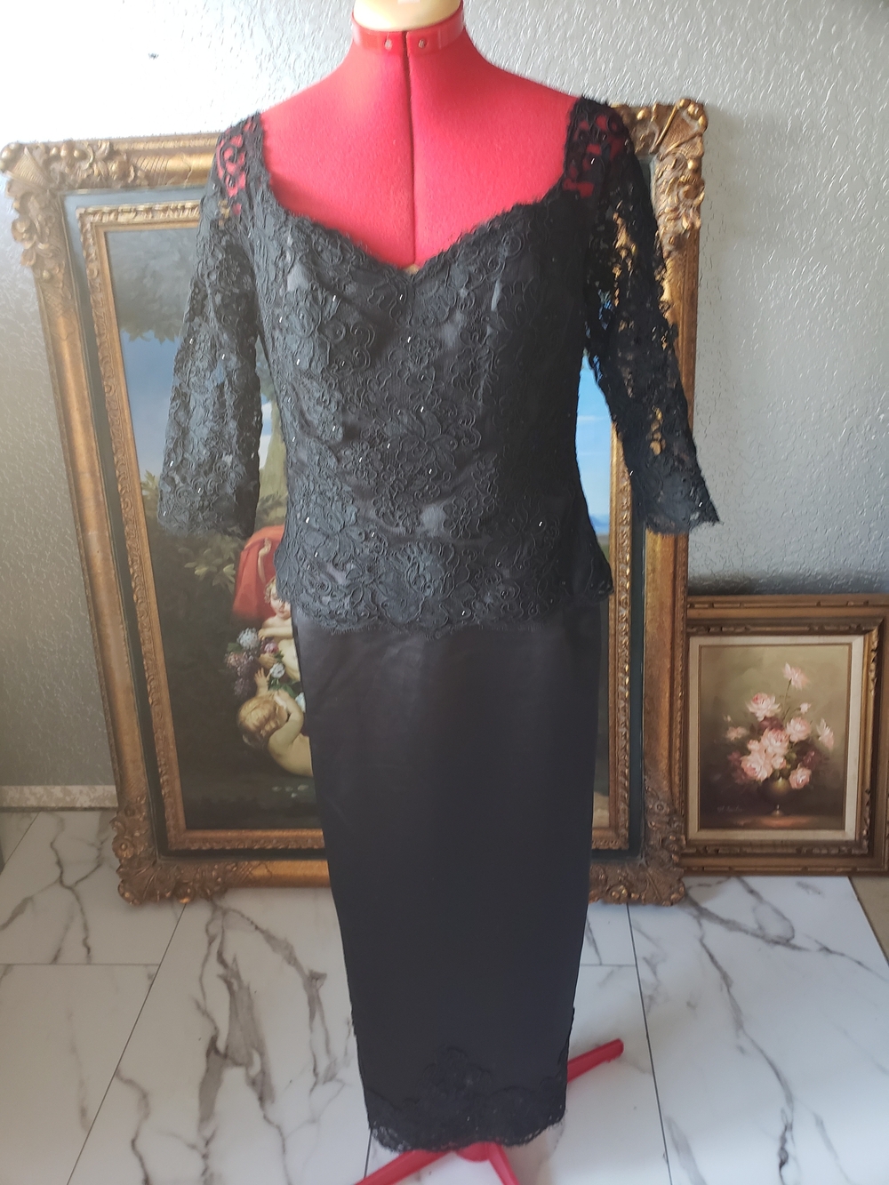 Elegant Black Lace Long-Sleeve Midi Dress